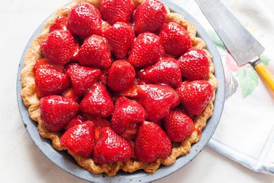 Fresh Strawberry Pie in pie tin ready to slice