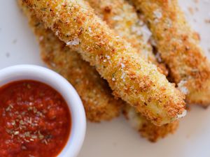 How to cook mozzarella sticks in air fryer