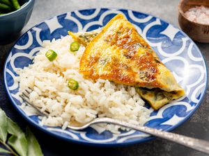 Motta Porrichu (Spicy Coconut Ginger Omelette) with Rice and Peppers