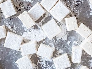 Vegan Marshmallows on a Tray and Covered in Cornstarch